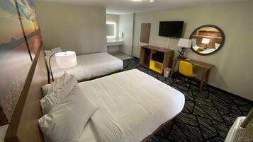 Habitació doble, 2 llits dobles | Escriptori, cortines opaques i planxa i posts de planxar