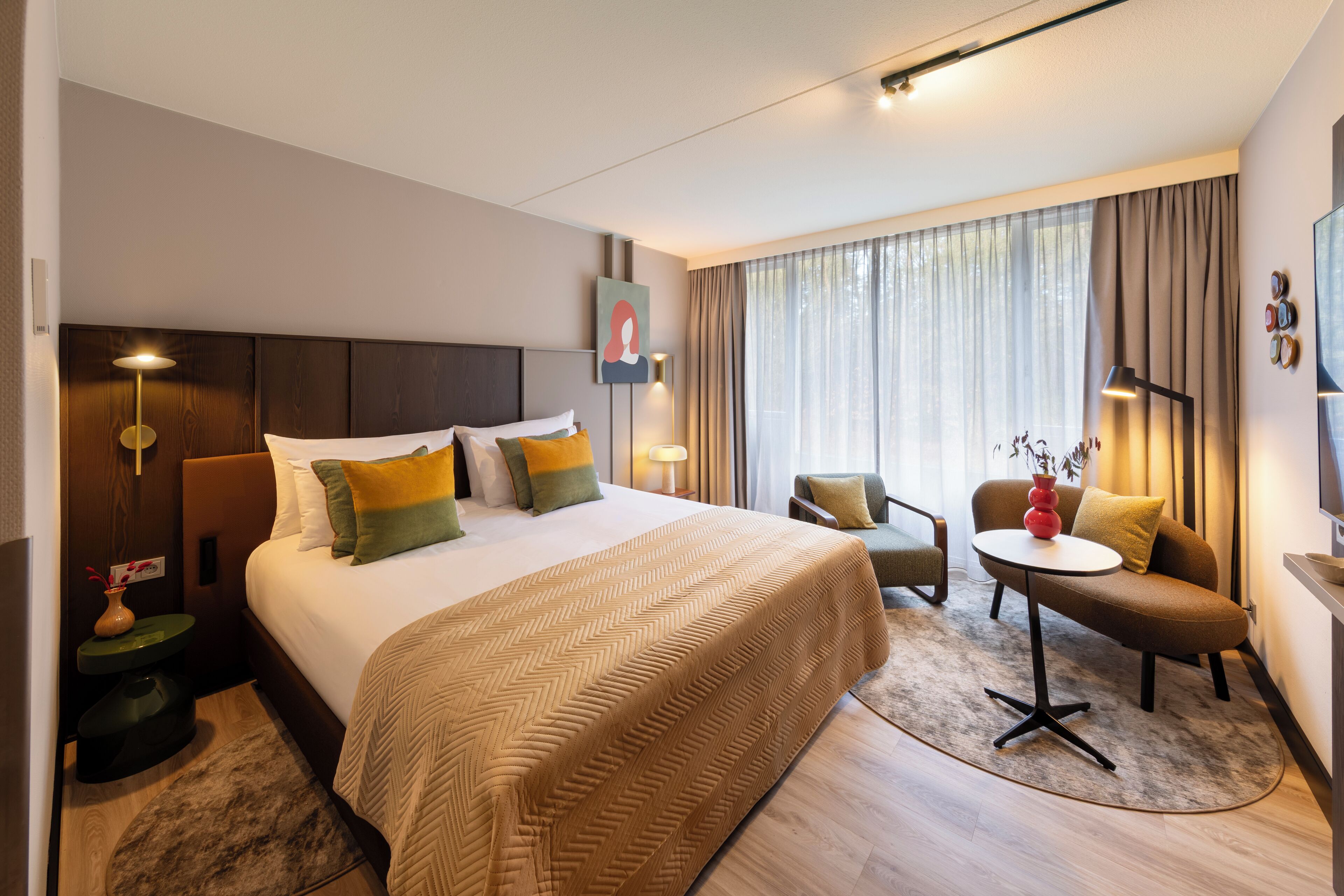 Deluxe kamer | Een bureau, een laptopwerkplek, verduisterende gordijnen, gratis wifi