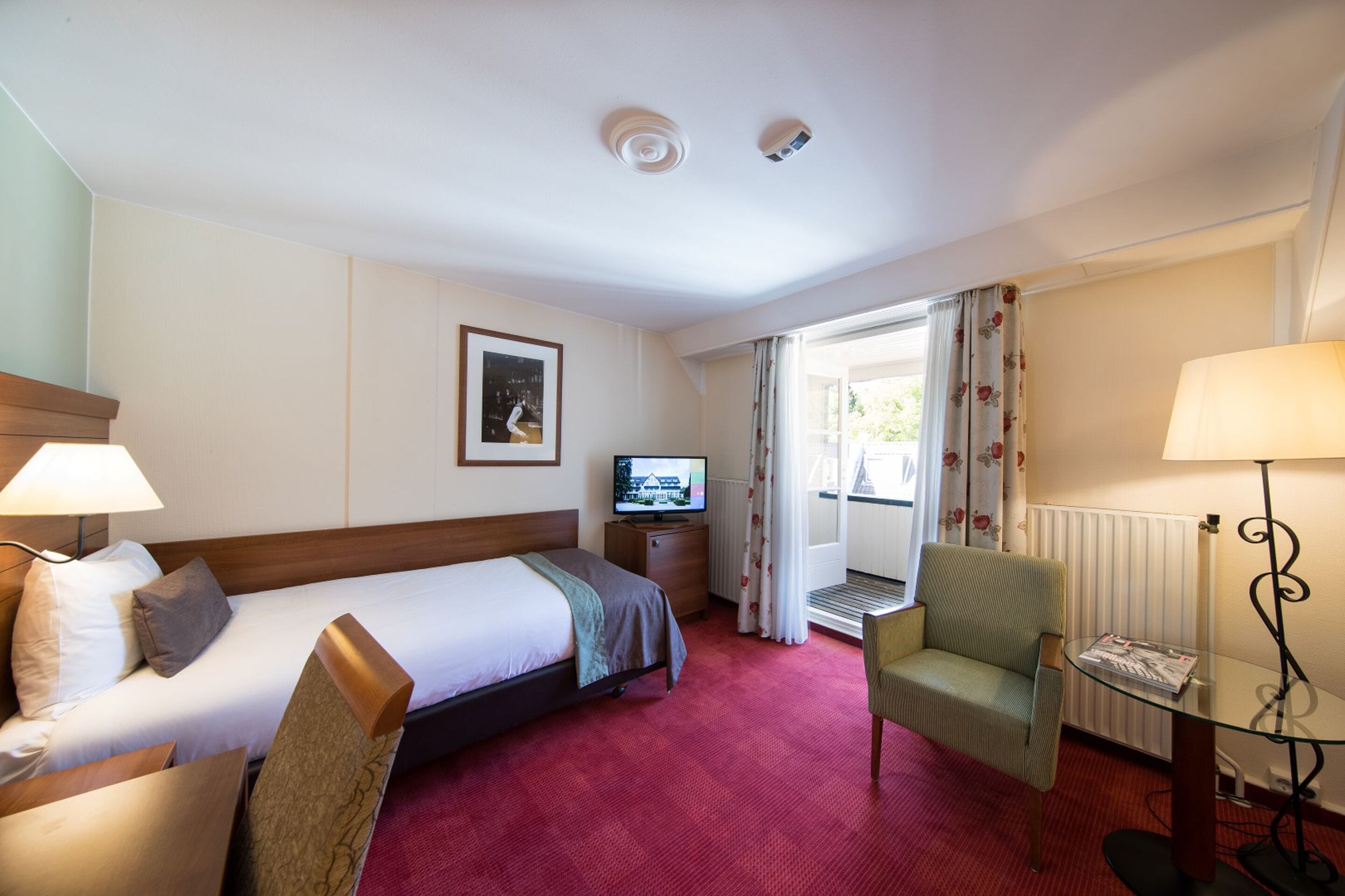 single room | desk, laptop workspace, blackout curtains, free wifi