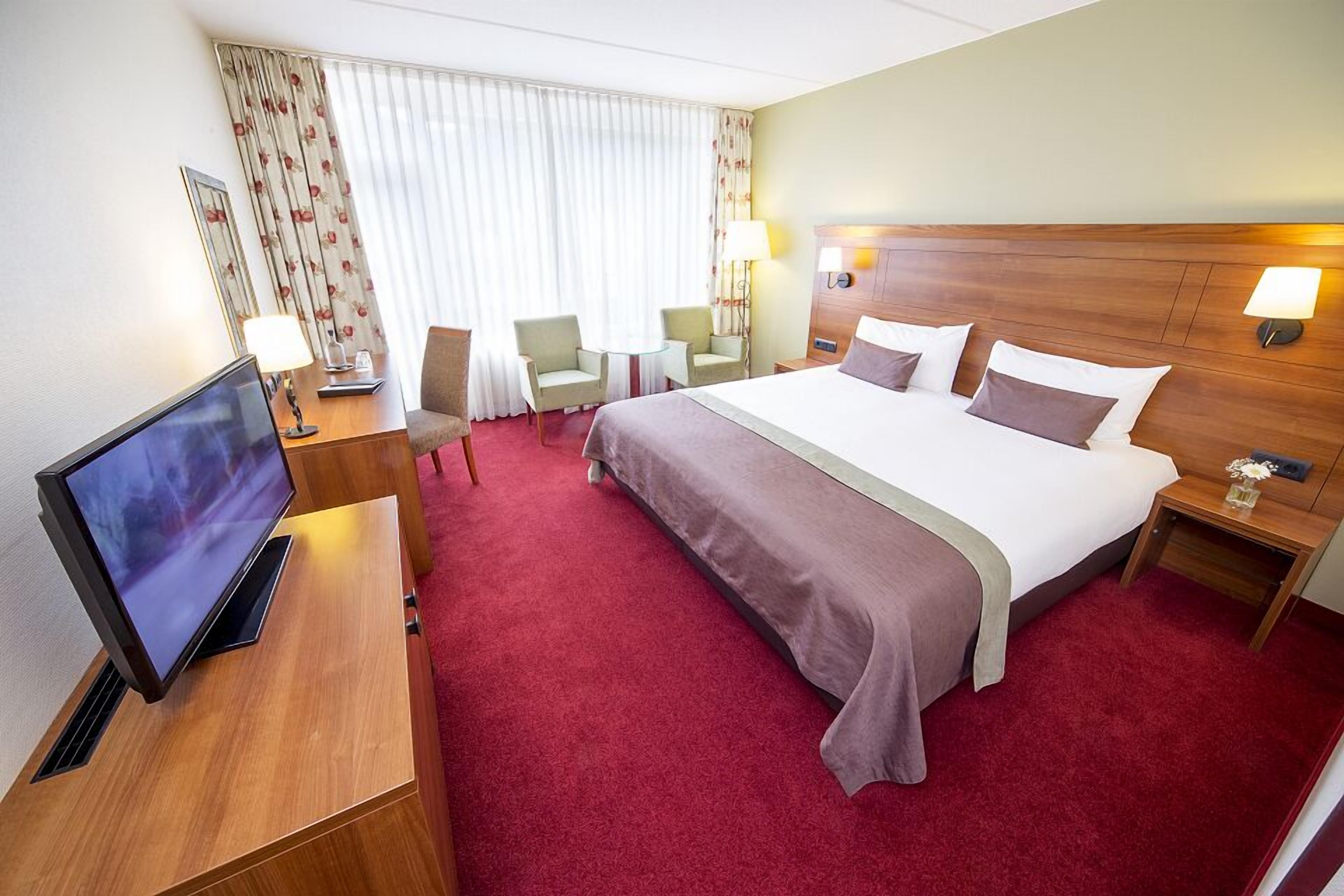deluxe room | desk, laptop workspace, blackout curtains, free wifi