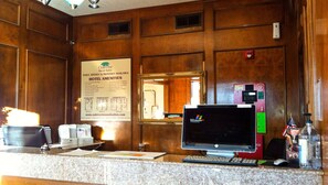 Lobby - Oaktree Inn & Suites Oklahoma City (Oklahoma City)