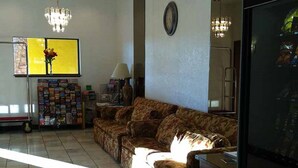 Business center - Oaktree Inn & Suites Oklahoma City (Oklahoma City)