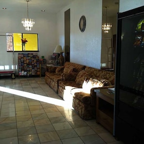 Business center - Oaktree Inn & Suites Oklahoma City (Oklahoma City)