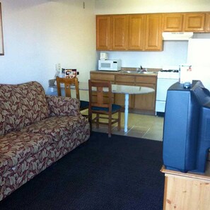 TV - Oaktree Inn & Suites Oklahoma City (Oklahoma City)