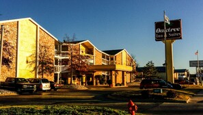 Exterior - Oaktree Inn & Suites Oklahoma City (Oklahoma City)