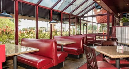 Sooner Legends Inn and Suites