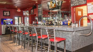 Serves dinner and happy hour