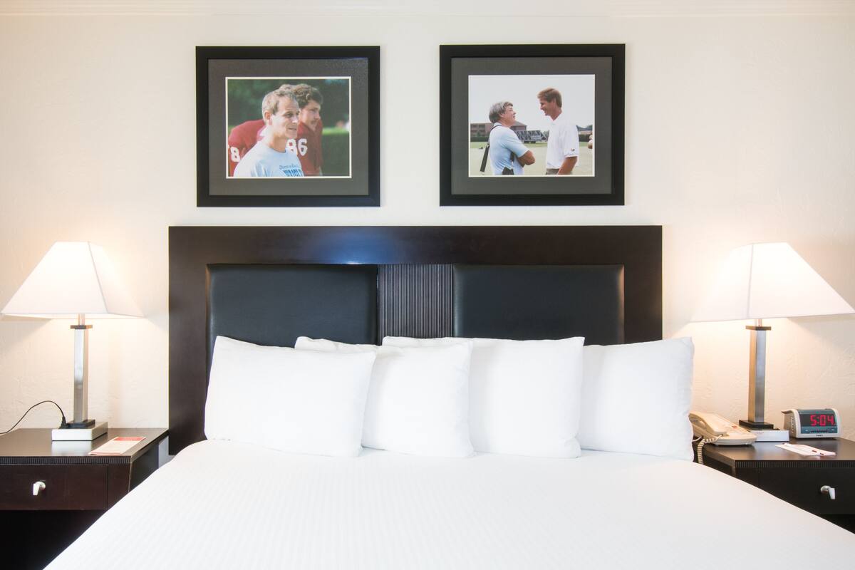 Egyptian cotton sheets, premium bedding, pillowtop beds, desk