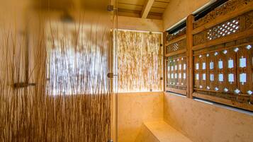 Villa, 2 Schlafzimmer, Meerseite (Bay 27B2 Gold 2.5 bath) | Badezimmer | Duschwanne, kostenlose Toilettenartikel, Haartrockner, Handtücher