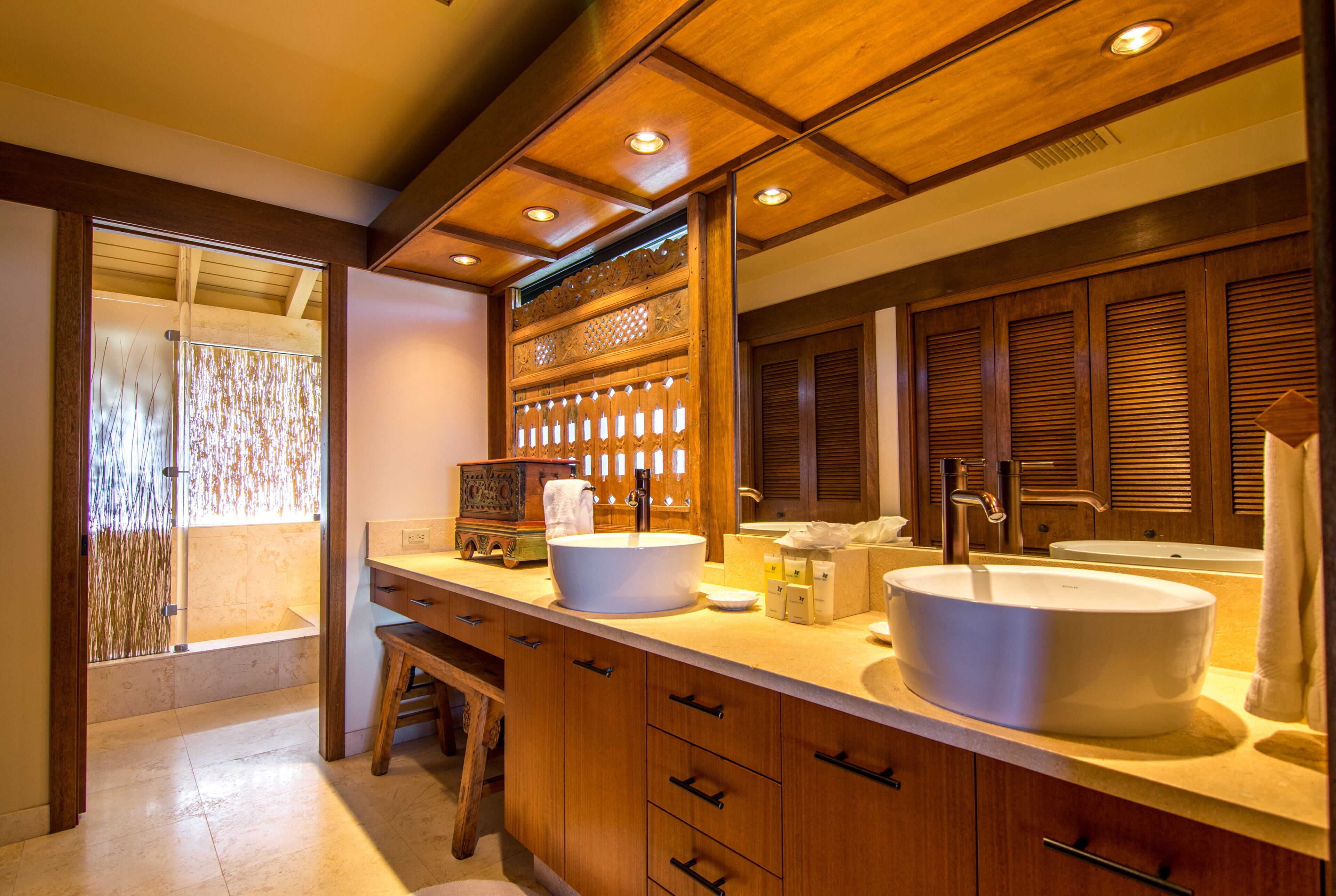 Villa, 2 Bedrooms, Oceanfront (Bay 27B2 Gold 2.5 bath) | Bathroom | Combined shower/bathtub, free toiletries, hair dryer, towels