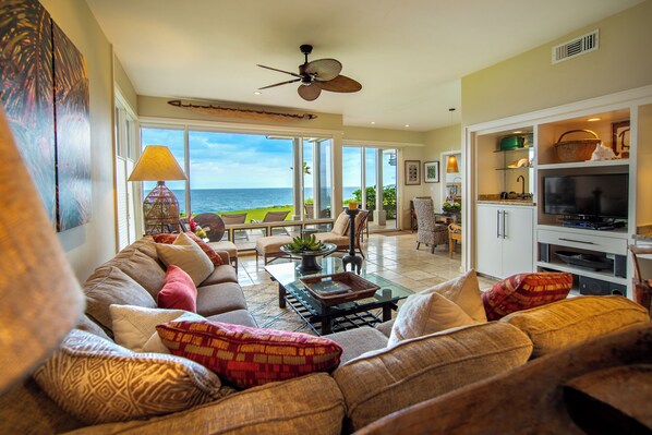 Villa, 1 Bedroom, Oceanfront (Bay 26G2 Gold ,1Bath) | Living room | 32-inch flat-screen TV with cable channels, TV - Kapalua Villas Maui (Lahaina)