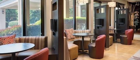 Petit déjeuner complet servi tous les jours en supplément