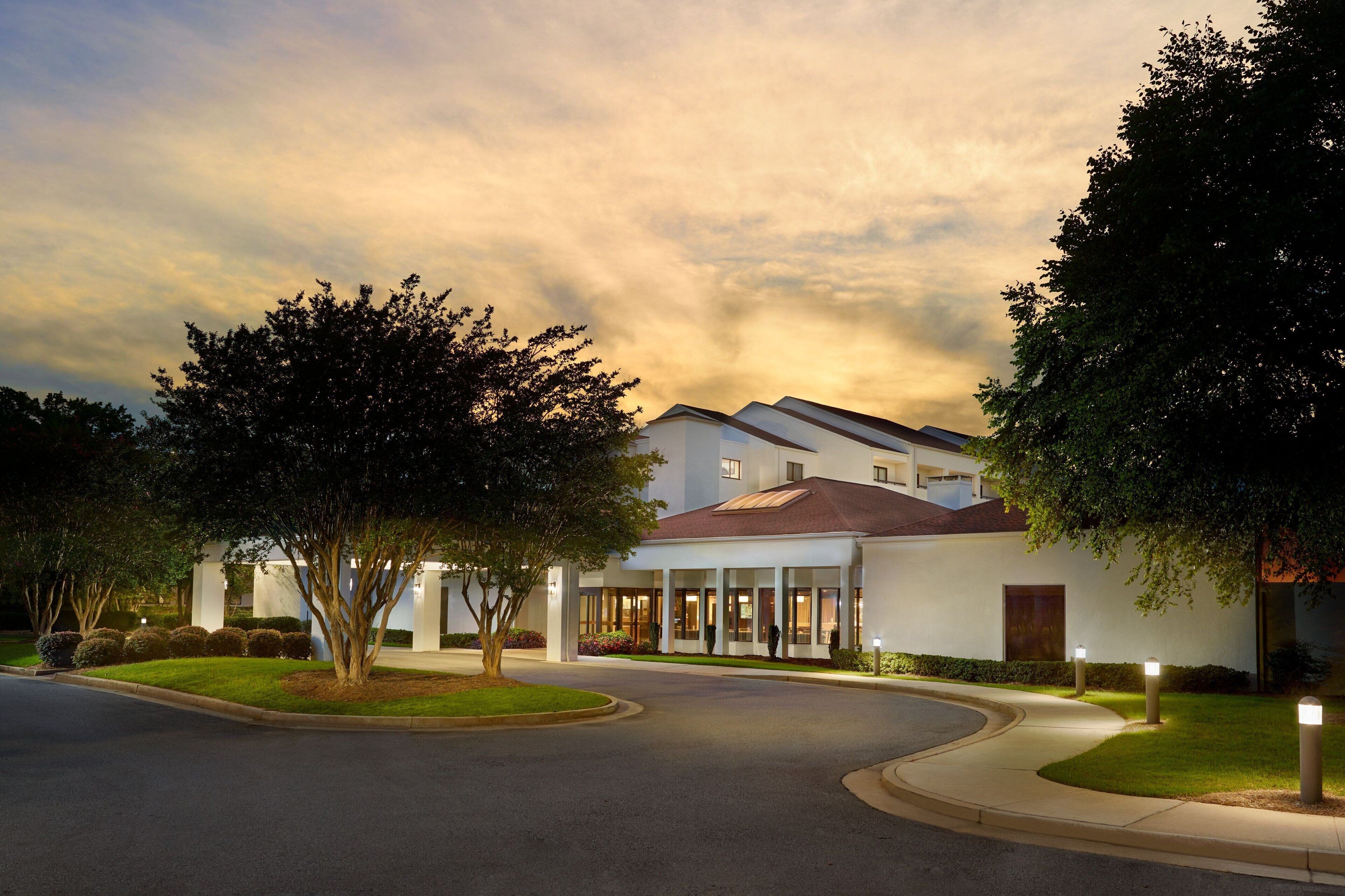 Photo - Courtyard by Marriott Atlanta Executive Park/Emory