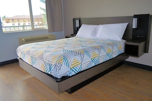 Standardzimmer, 1 Queen-Bett, barrierefrei, Nichtraucher | Kostenloses WLAN, Bettwäsche