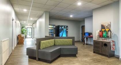 Motel 6 Spring Hill, FL - Weeki Wachee