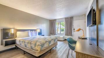 Standard-huone, 1 keskisuuri parisänky, esteetön, tupakointi kielletty | Ilmainen Wi-Fi, vuodevaatteet