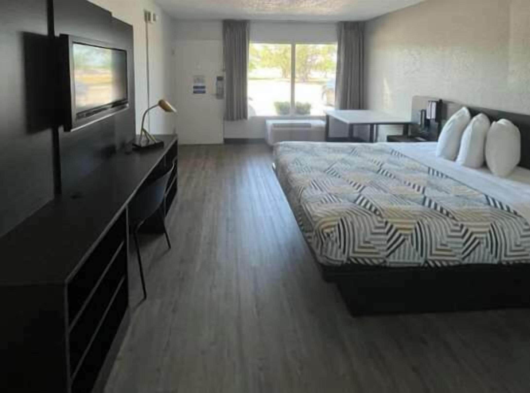 WiFi (free), bed sheets