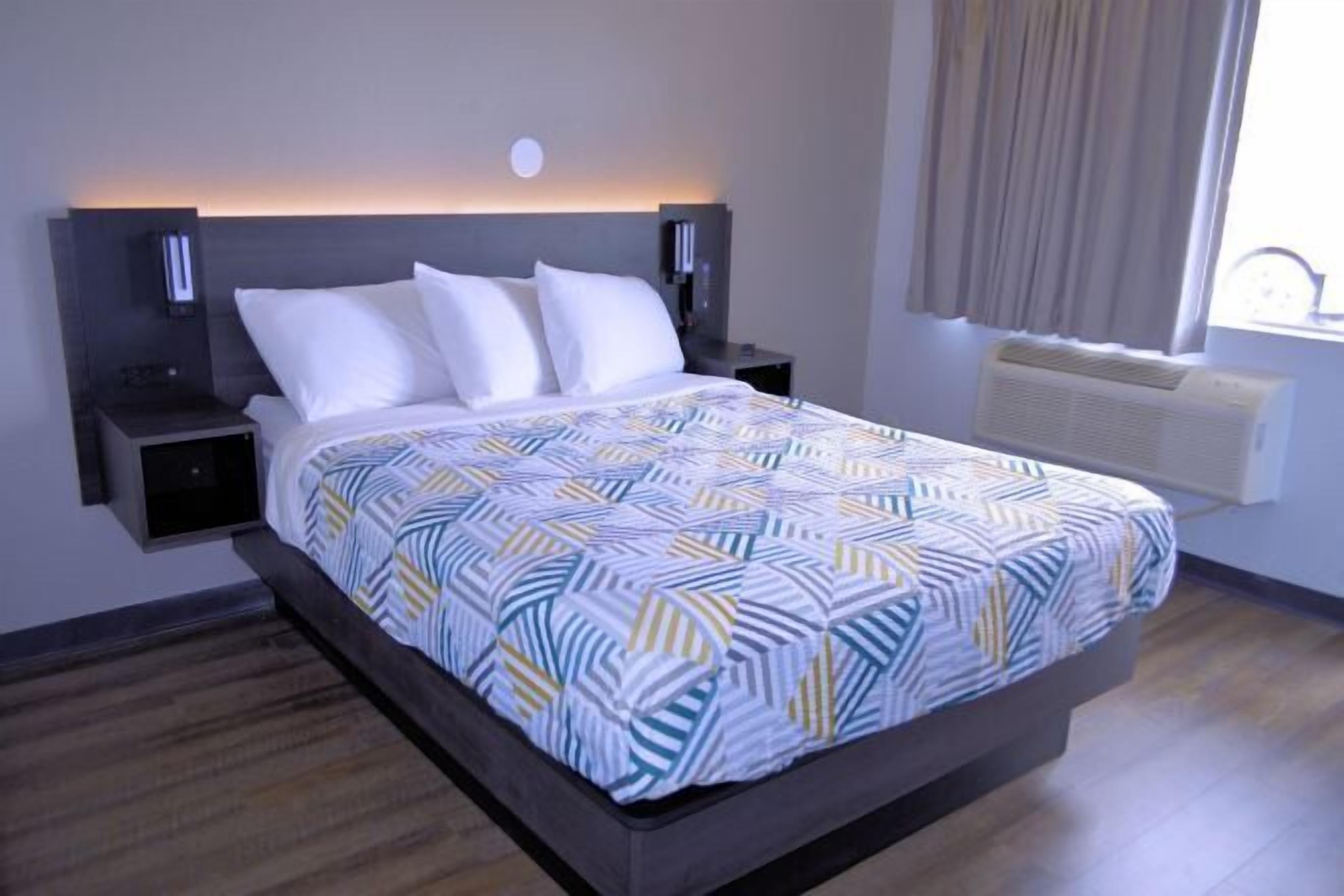 واي فاي مجانًا وملاءات أسرّة