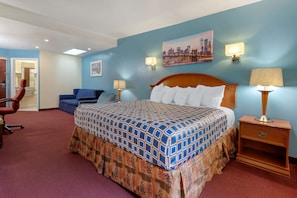 Laptop workspace, blackout curtains, soundproofing, iron/ironing board - Rodeway Inn & Suites New Paltz - Hudson Valley (Highland)