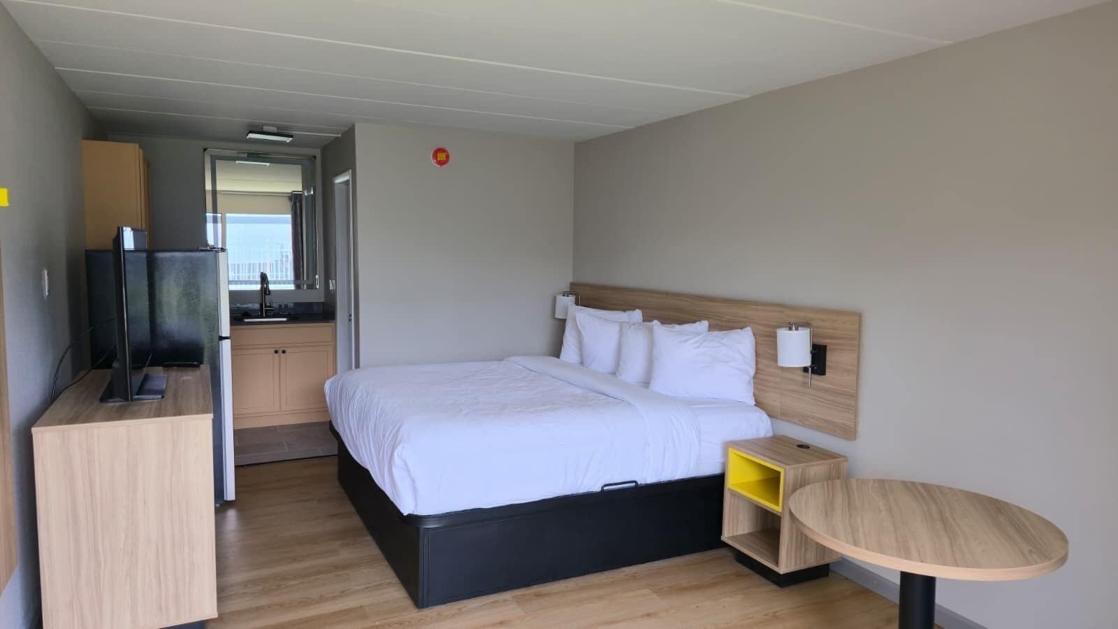 Standard Room, 1 King Bed