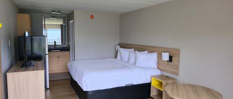 스탠다드룸, 킹사이즈침대 1개 | 무료 WiFi, 침대 시트, 알람 시계