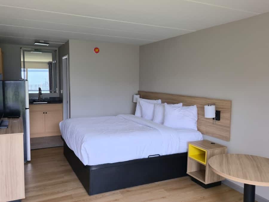 Standard Room, 1 King Bed | Free WiFi, bed sheets, alarm clocks