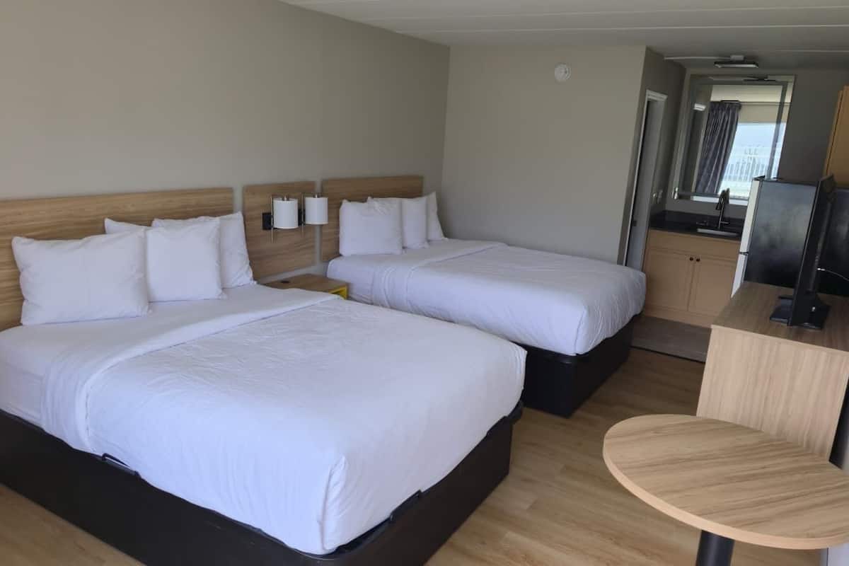 واي فاي مجانًا وملاءات أسرّة ومُنبهات