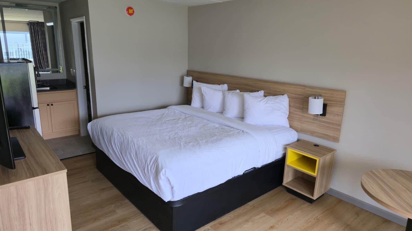 Standardrum - 1 kingsize-säng | Gratis wi-fi, sängkläder och väckarklockor