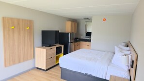 Chambre Standard, 1 très grand lit | Accès au Wi-Fi (inclus), literie fournie, réveille-matin