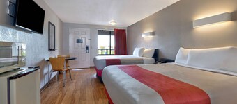 Motel 6 Cookeville, TN