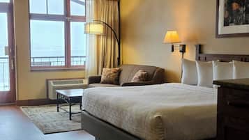 Room, 1 King Bed, Lake View | Room amenity