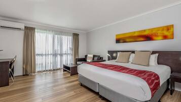 Deluxe Room, 1 King Bed | Premium bedding, in-room safe, blackout drapes, iron/ironing board