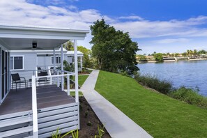 Deluxe-Bungalow, 2 Schlafzimmer | Balkon