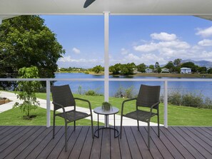 Deluxe Bungalow, 2 Bedrooms | Premium bedding, in-room safe, blackout drapes, iron/ironing board - Mercure Townsville (Currajong)