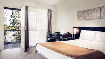 Standard Room, 1 Queen Bed