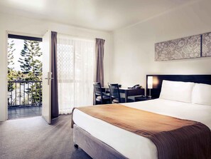 Standard Room, 1 Queen Bed