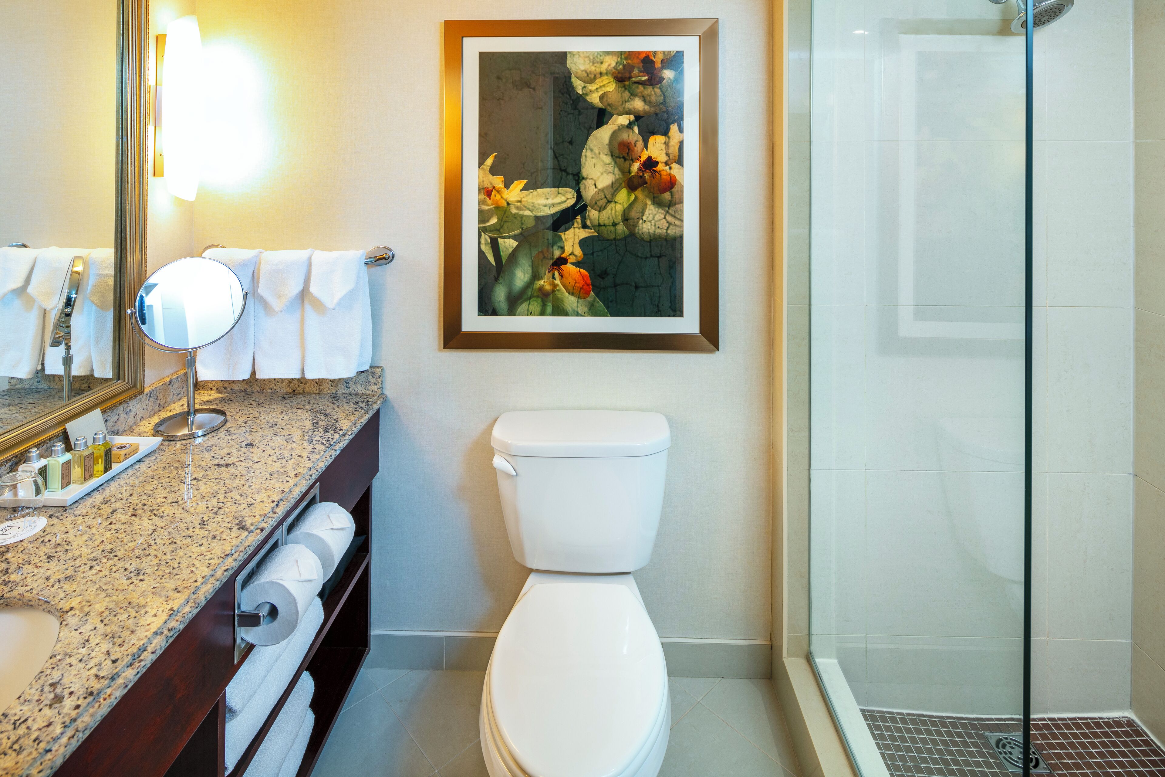 business room (crown service) | bathroom | combined shower/bathtub, eco-friendly toiletries, hair dryer, towels