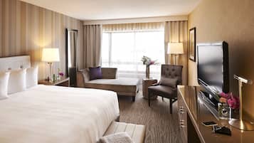 Business Room (Crown service) | Premium bedding, down comforters, pillowtop beds, in-room safe