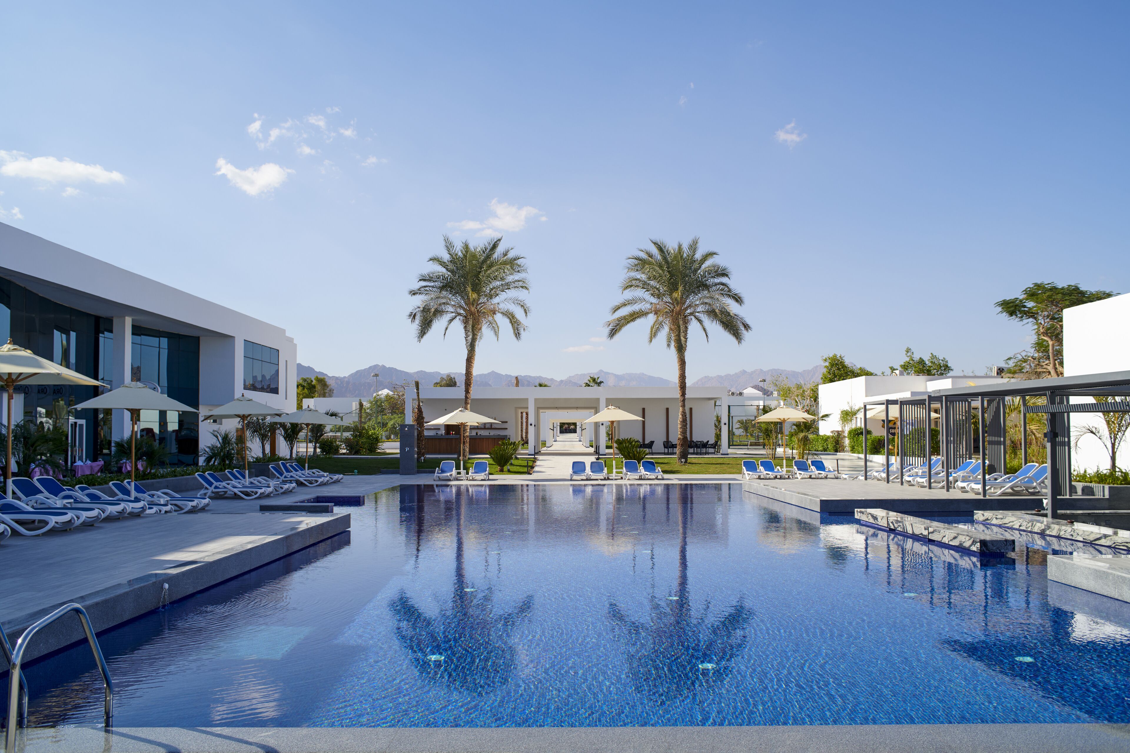 2 piscinas al aire libre, sillones reclinables de piscina