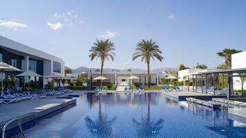 2 piscinas al aire libre, sillones reclinables de piscina