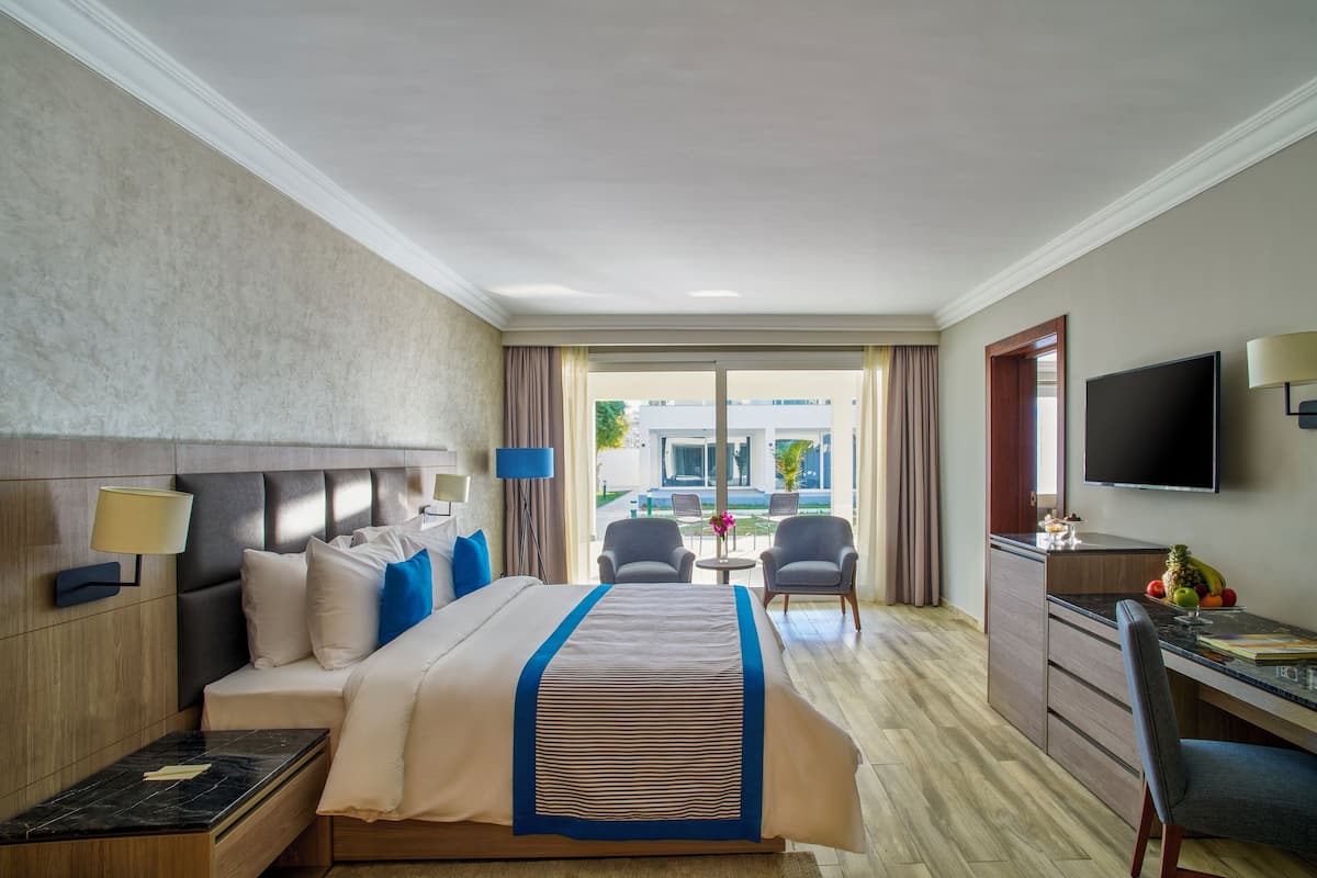 Premium bedding, minibar, in-room safe, desk