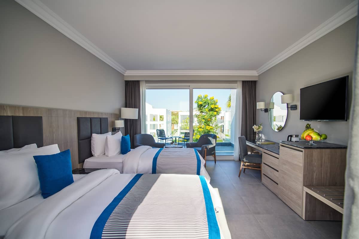 Premium bedding, minibar, in-room safe, desk