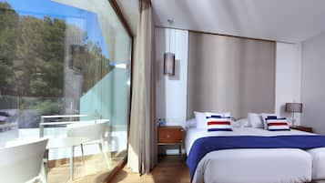 Superior dubbelrum - balkong | Duntäcken, minibar, individuell inredning och unika möbler