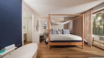 Suíte, sacada, vista para o mar (VIP Lounge Included) | Edredons de pluma, frigobar, individualmente decorados