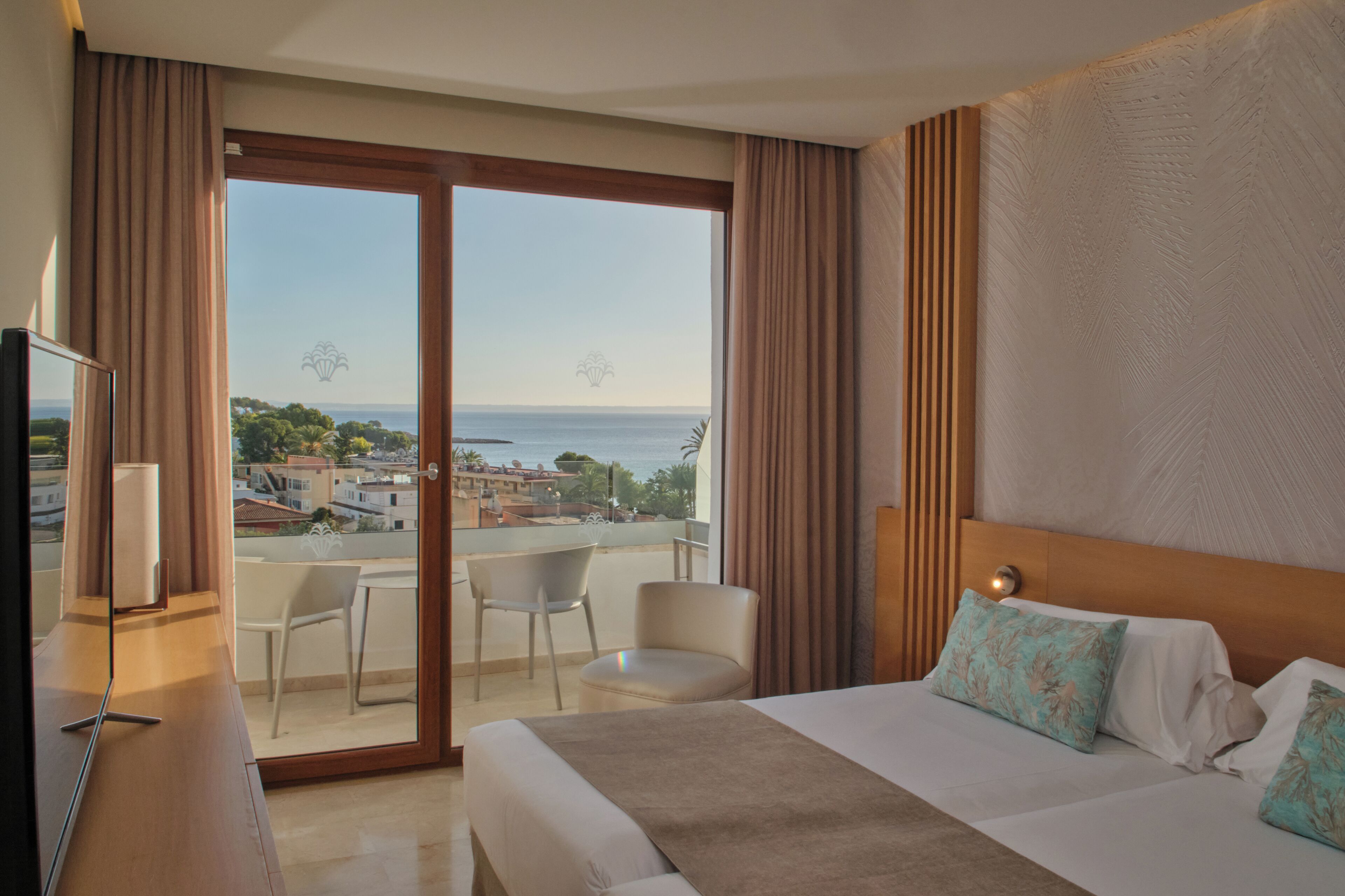 superior double room, balcony, partial sea view (newly refurbished) | 1 bedroom, down duvets, minibar, individually decorated