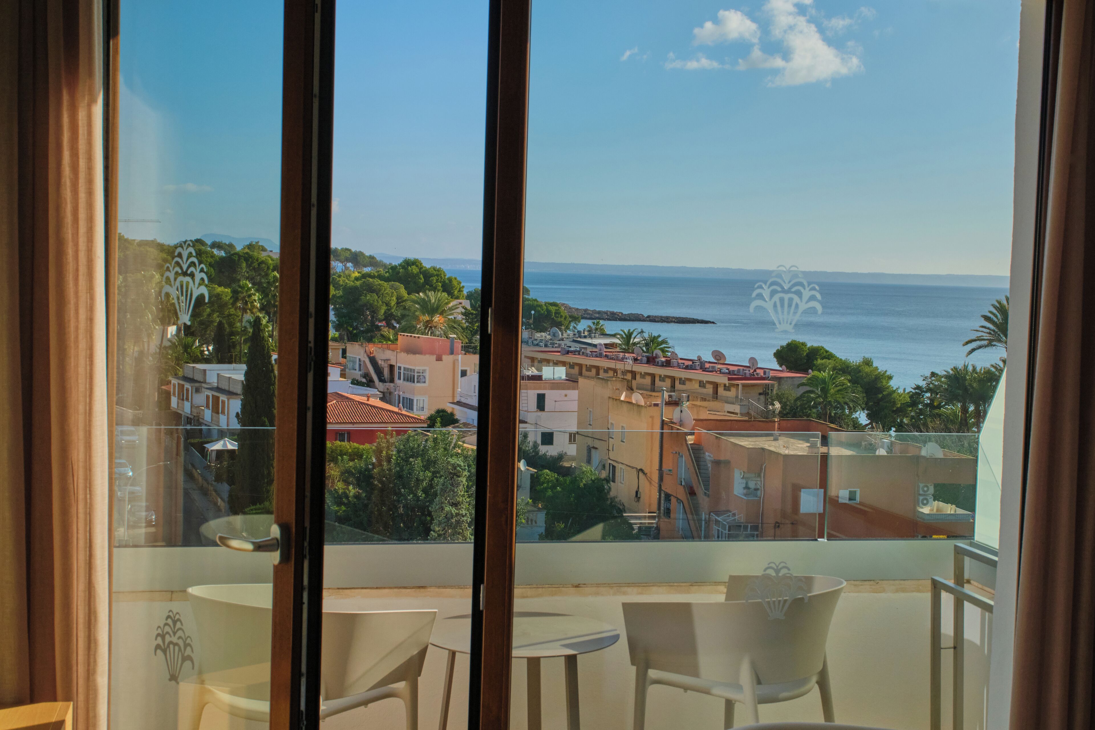 superior double room, balcony, partial sea view (newly refurbished) | 1 bedroom, down duvets, minibar, individually decorated