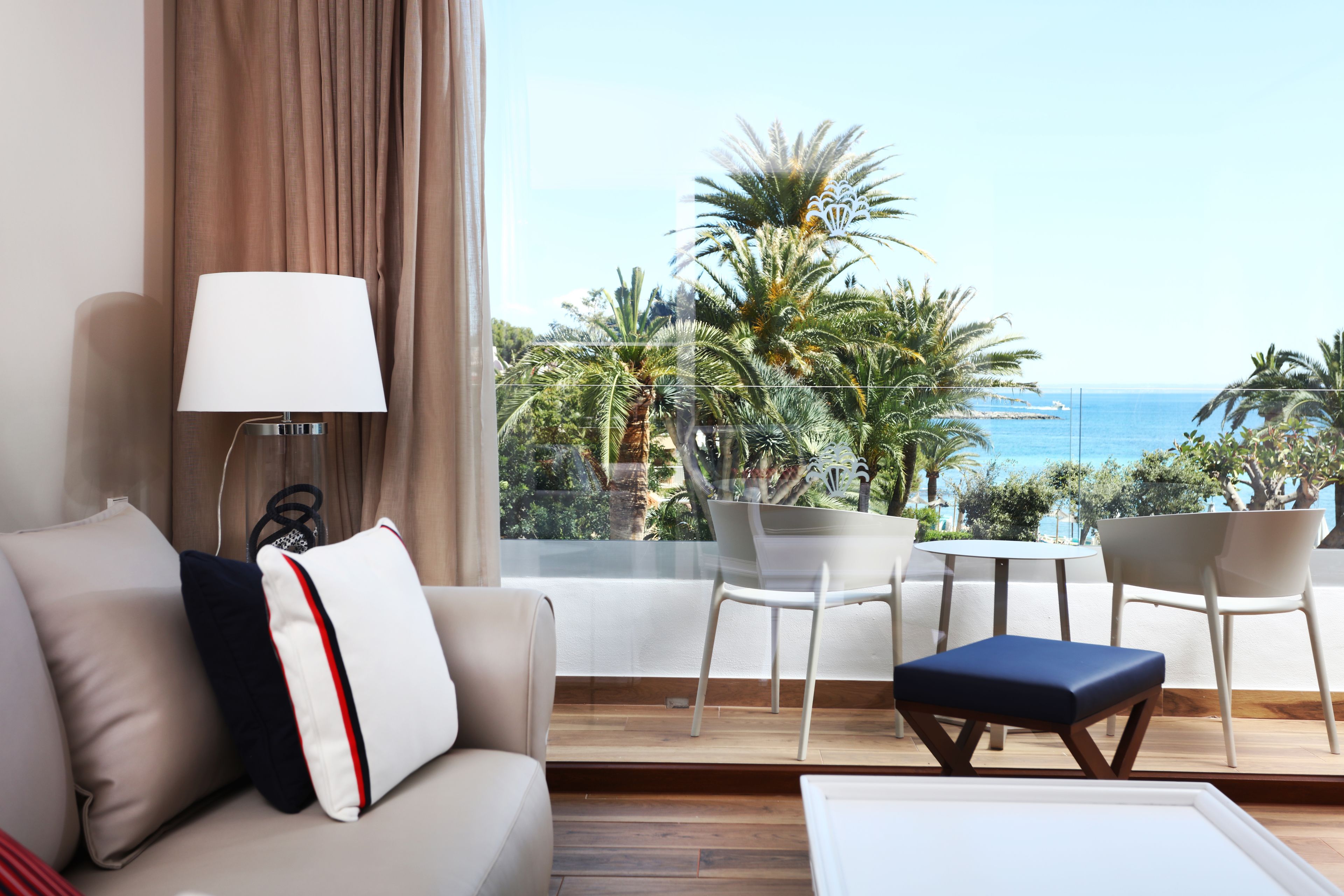 50 インチの液晶テレビ (衛星放送視聴可)、テレビ