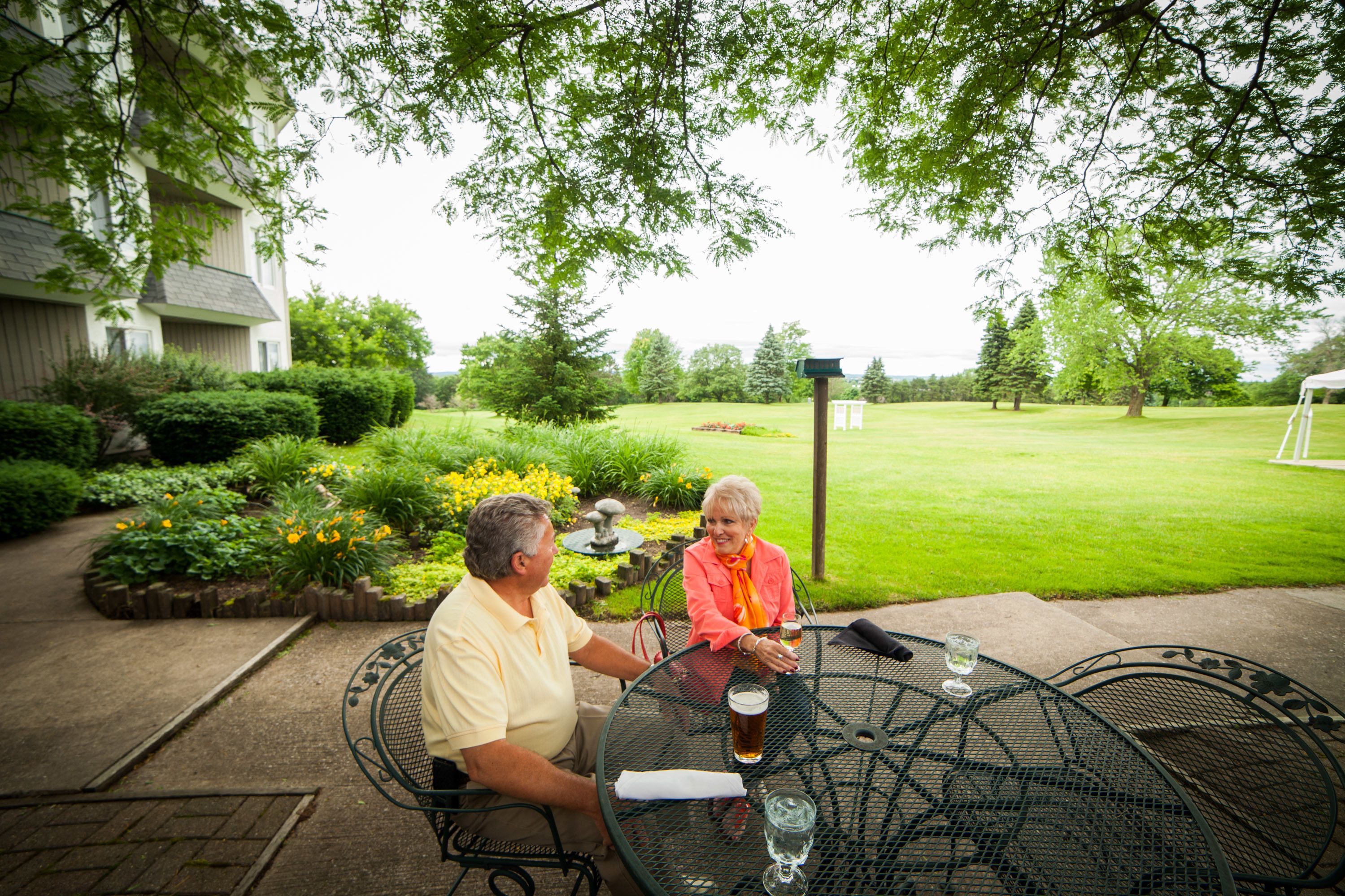 2 restaurants, breakfast, lunch, dinner served; american cuisine