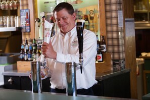 Serves lunch, dinner and happy hour - Evergreen Resort (Cadillac)