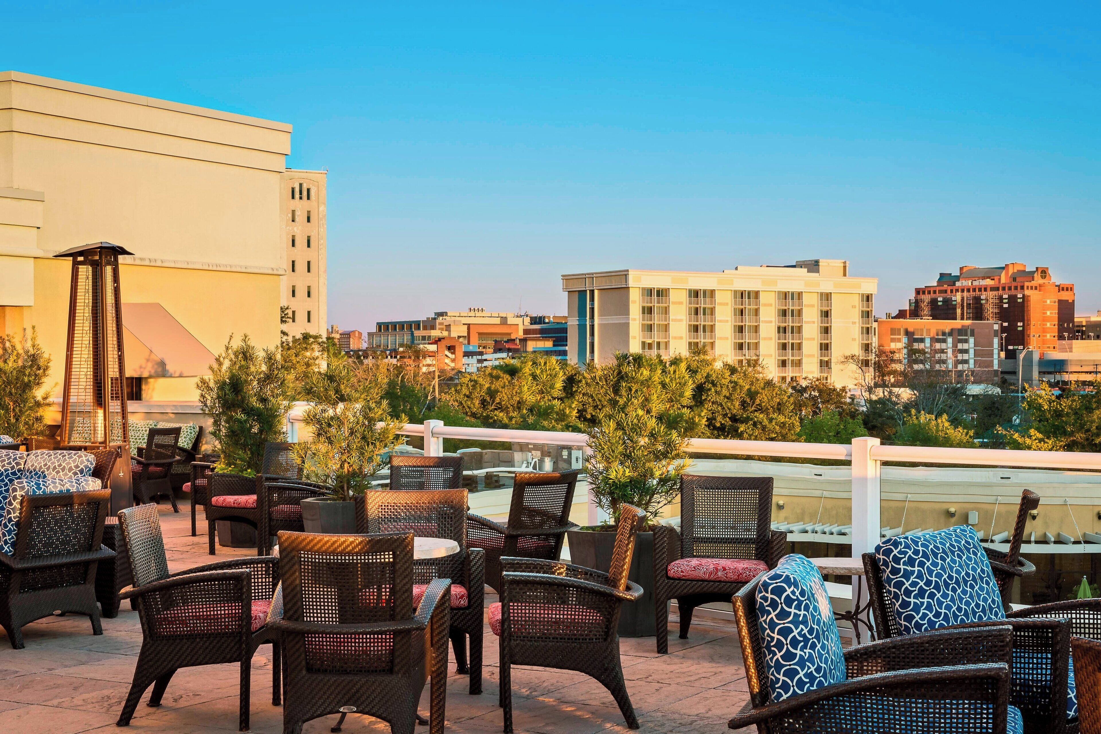 2 bars/lounges, rooftop bar